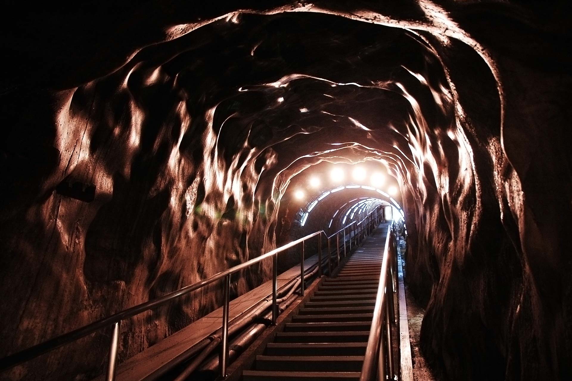 underground-corridor-in-turda-salt-mine-romania-2023-11-27-05-20-33-utc.jpg