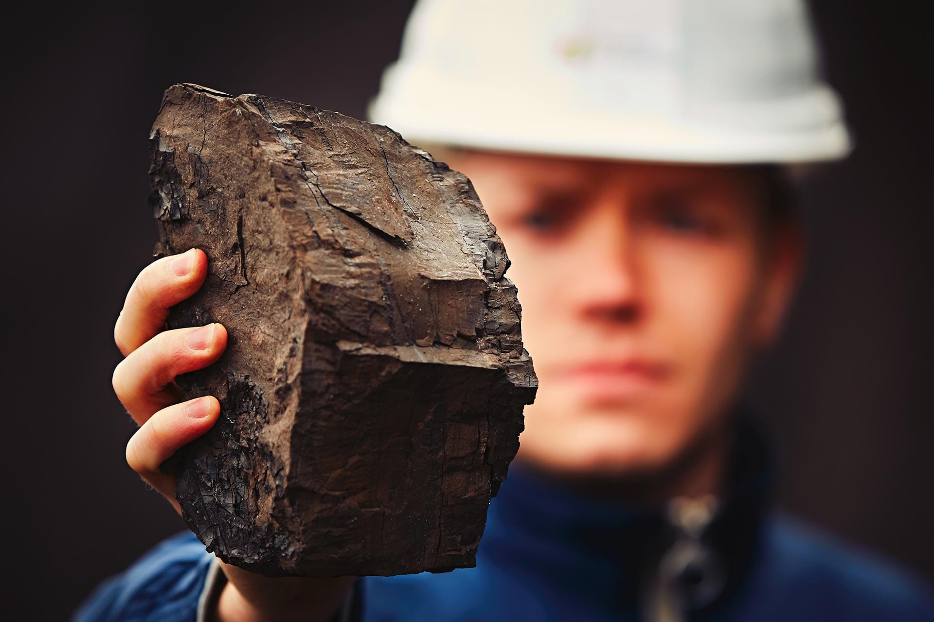 worker-in-coal-mine-2023-11-27-04-51-54-utc.jpg